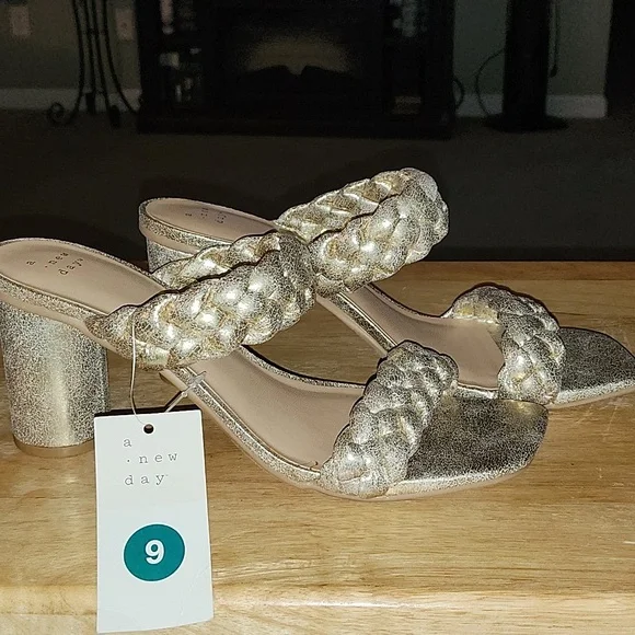 Women's Open Toe Sandals - Picture 2 of 4